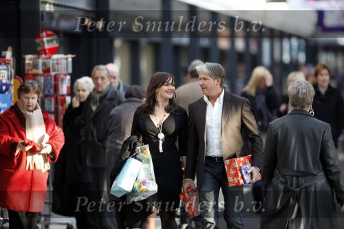 Amsterdam 16 december 2009
Dries Roelvink met zijn nieuwe vriendin  Honoria aan het winkelen in winkelcentrum Gelderlandplein.
Peter Smulders bv