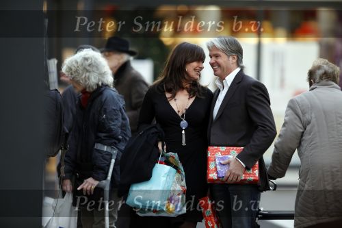 Amsterdam 16 december 2009
Dries Roelvink met zijn nieuwe vriendin  Honoria aan het winkelen in winkelcentrum Gelderlandplein.
Peter Smulders bv