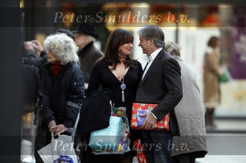 Amsterdam 16 december 2009
Dries Roelvink met zijn nieuwe vriendin  Honoria aan het winkelen in winkelcentrum Gelderlandplein.
Peter Smulders bv