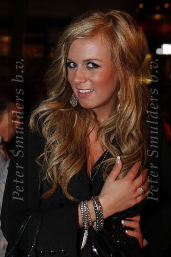 Amsterdam 14 december 2009
Premiere Anubis en de wraak van Argnus in Tuschinski. Fleur Mignon met Buddha to Buddha
Peter Smulders bv
