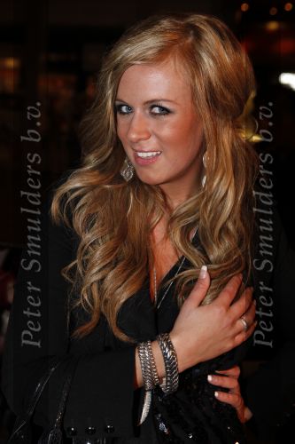 Amsterdam 14 december 2009
Premiere Anubis en de wraak van Argnus in Tuschinski. Fleur Mignon met Buddha to Buddha
Peter Smulders bv