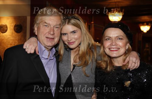 Amsterdam 18 december 2009
Premiere kerstcircus van henk v d Meyden in carre. Henk met zijn vrouw Monica en dochter
Peter Smulders bv