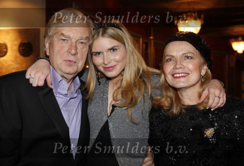 Amsterdam 18 december 2009
Premiere kerstcircus van henk v d Meyden in carre. Henk met zijn vrouw Monica en dochter
Peter Smulders bv