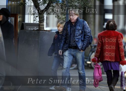 Amsterdam 15 december 2009
Jack Spijkerman met zijn zoon op de cornelis schuytstraat
Peter Smulders bv