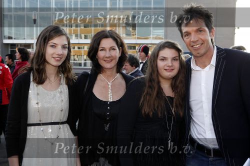 Leeuwarden 13 december 2009
Premiere helden van 1963 in het WTC. jan Douwe Kroeske met vrouw en dochters
Peter Smulders bv