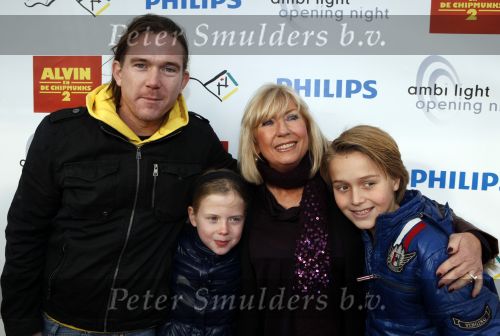 Den Haag 12 december 2009
Premiere in Pathe den Haag. Willeke Alberti met Johnny de Mol en Julian en Noah de Mol
Peter Smulders bv
