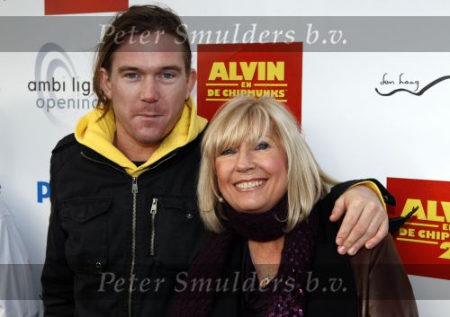 Den Haag 12 december 2009
Premiere in Pathe den Haag. Willeke Alberti met Johnny de Mol en Julian en Noah de Mol
Peter Smulders bv