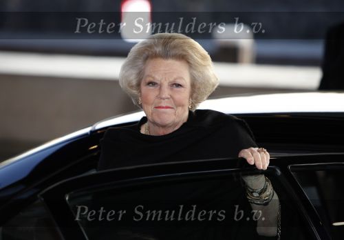 Amsterdam 16 december 2009
Uitreiking prins Claus prijzen in het ij theater. Aanwezig zijn Koningin Beatrix Prins Willem Alexander prinses Maxima prins Friso Mabel Wisse Smit prins Constantijn en Prinses Laurentien.
Peter Smulders bv