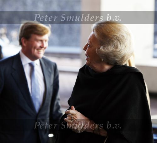 Amsterdam 16 december 2009
Uitreiking prins Claus prijzen in het ij theater. Aanwezig zijn Koningin Beatrix Prins Willem Alexander prinses Maxima prins Friso Mabel Wisse Smit prins Constantijn en Prinses Laurentien.
Peter Smulders bv