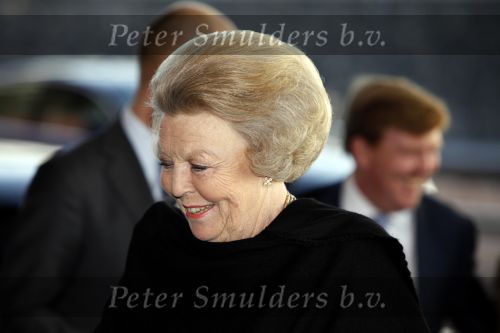 Amsterdam 16 december 2009
Uitreiking prins Claus prijzen in het ij theater. Aanwezig zijn Koningin Beatrix Prins Willem Alexander prinses Maxima prins Friso Mabel Wisse Smit prins Constantijn en Prinses Laurentien.
Peter Smulders bv