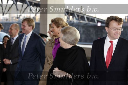 Amsterdam 16 december 2009
Uitreiking prins Claus prijzen in het ij theater. Aanwezig zijn Koningin Beatrix Prins Willem Alexander prinses Maxima prins Friso Mabel Wisse Smit prins Constantijn en Prinses Laurentien.
Peter Smulders bv