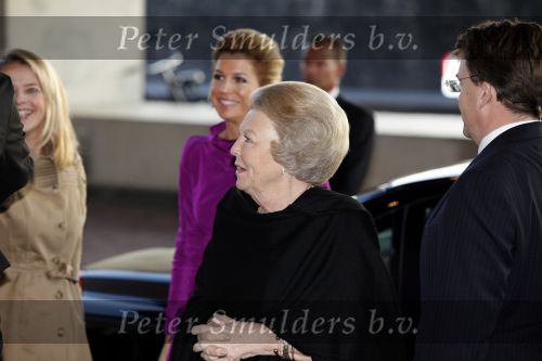 Amsterdam 16 december 2009
Uitreiking prins Claus prijzen in het ij theater. Aanwezig zijn Koningin Beatrix Prins Willem Alexander prinses Maxima prins Friso Mabel Wisse Smit prins Constantijn en Prinses Laurentien.
Peter Smulders bv