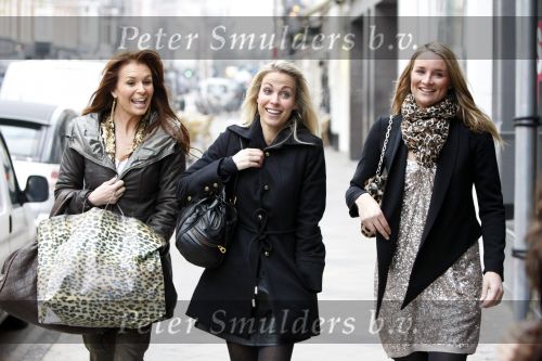 Amsterdam 14 december 2009
Braekfast at Tiffanys op de pc hooftstraat georganiseerd door Gracia en Dani Bles styling. Leontine Borsato met Vivian Ewbank en Lieke v Lexmond
Peter Smulders bv