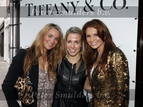 Amsterdam 14 december 2009
Braekfast at Tiffanys op de pc hooftstraat georganiseerd door Gracia en Dani Bles styling. Leontine Borsato met Vivian Ewbank en Lieke v Lexmond
Peter Smulders bv
