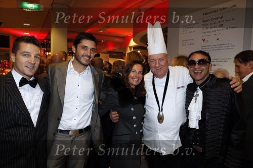 Amstelveen 12 december 2009
Kerstborrel Princess in het cobra museum. Mariet v Mill met Cas Spijkers en franse gasten
Peter Smulders bv