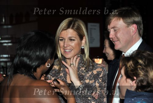 Zoetermeer 15 december 2009
Koningin Beatrix en Prinses Maxima en Prins Willem Alex  bij voorstelling.  in gesprek met Edsilia Rombley
Peter Smulders bv