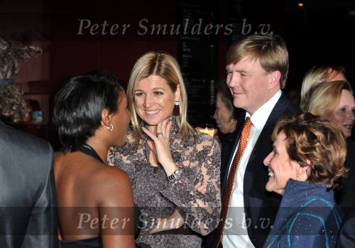 Zoetermeer 15 december 2009
Koningin Beatrix en Prinses Maxima en Prins Willem Alex  bij voorstelling.  in gesprek met Edsilia Rombley
Peter Smulders bv