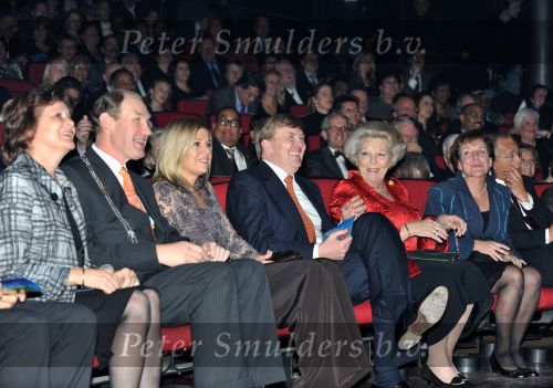 Zoetermeer 15 december 2009
Koningin Beatrix en Prinses Maxima en Prins Willem Alex  bij voorstelling. 
Peter Smulders bv