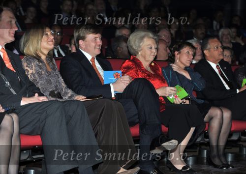 Zoetermeer 15 december 2009
Koningin Beatrix en Prinses Maxima en Prins Willem Alex  bij voorstelling. 
Peter Smulders bv