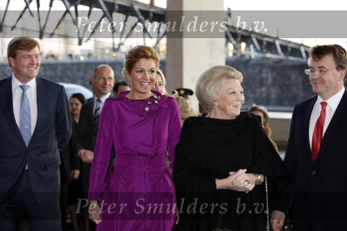 Amsterdam 16 december 2009
Uitreiking prins Claus prijzen in het ij theater. Aanwezig zijn Koningin Beatrix Prins Willem Alexander prinses Maxima prins Friso Mabel Wisse Smit prins Constantijn en Prinses Laurentien.
Peter Smulders bv