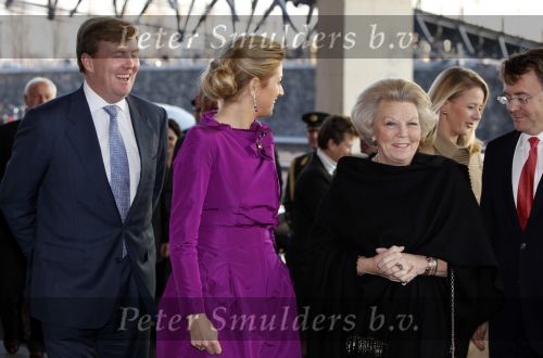 Amsterdam 16 december 2009
Uitreiking prins Claus prijzen in het ij theater. Aanwezig zijn Koningin Beatrix Prins Willem Alexander prinses Maxima prins Friso Mabel Wisse Smit prins Constantijn en Prinses Laurentien.
Peter Smulders bv