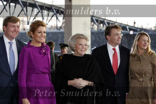 Amsterdam 16 december 2009
Uitreiking prins Claus prijzen in het ij theater. Aanwezig zijn Koningin Beatrix Prins Willem Alexander prinses Maxima prins Friso Mabel Wisse Smit prins Constantijn en Prinses Laurentien.
Peter Smulders bv