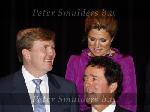Amsterdam 16 december 2009
Uitreiking prins Claus prijzen in het ij theater. Aanwezig zijn Koningin Beatrix Prins Willem Alexander prinses Maxima prins Friso Mabel Wisse Smit prins Constantijn en Prinses Laurentien.
Peter Smulders bv