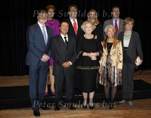 Amsterdam 16 december 2009
Uitreiking prins Claus prijzen in het ij theater. Aanwezig zijn Koningin Beatrix Prins Willem Alexander prinses Maxima prins Friso Mabel Wisse Smit prins Constantijn en Prinses Laurentien.
Peter Smulders bv