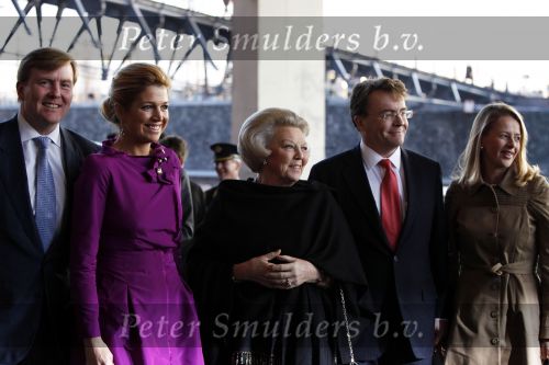 Amsterdam 16 december 2009
Uitreiking prins Claus prijzen in het ij theater. Aanwezig zijn Koningin Beatrix Prins Willem Alexander prinses Maxima prins Friso Mabel Wisse Smit prins Constantijn en Prinses Laurentien.
Peter Smulders bv