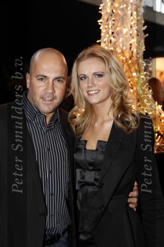 Amsterdam 14 december 2009
Presentatie nieuwe creme van La Mer op de miljonairfair. Mental theo nabuurs met zijn vriendin Maaike Jansen
Peter Smulders bv