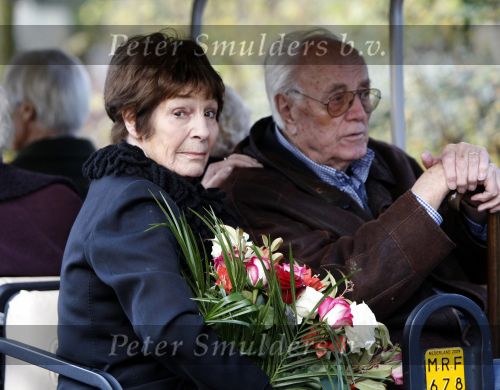 Amsterdam 8 december 2009
Begrafenis Ramses Shaffy op zorgvlied. Ramses vertrok met koets vanaf Carre. Daar waren Liesbeth List met man en dochter en Kitty Courbois. Mies Bouwman met man Leen Timp
