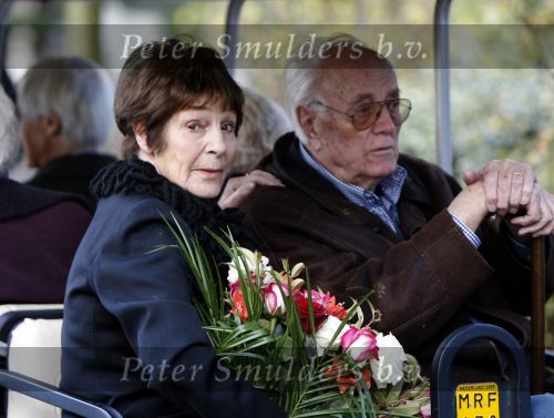 Amsterdam 8 december 2009
Begrafenis Ramses Shaffy op zorgvlied. Ramses vertrok met koets vanaf Carre. Daar waren Liesbeth List met man en dochter en Kitty Courbois. Mies Bouwman met man Leen Timp