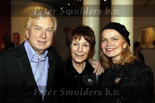 Amsterdam 18 december 2009
Premiere kerstcircus van henk v d Meyden in carre. Mies Bouwman met Henk en Monica Strotman
Peter Smulders bv