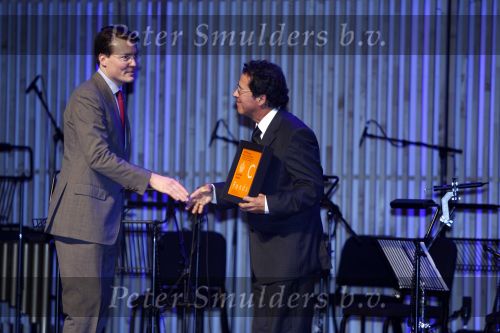 Amsterdam 16 december 2009
Uitreiking prins Claus prijzen in het ij theater. Aanwezig zijn Koningin Beatrix Prins Willem Alexander prinses Maxima prins Friso Mabel Wisse Smit prins Constantijn en Prinses Laurentien.
Peter Smulders bv