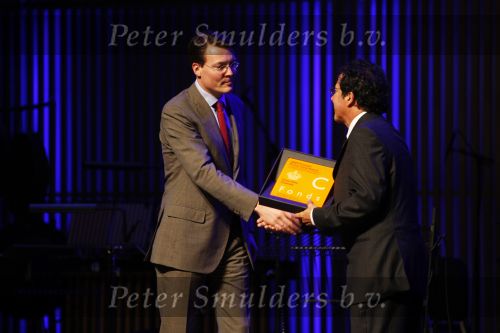 Amsterdam 16 december 2009
Uitreiking prins Claus prijzen in het ij theater. Aanwezig zijn Koningin Beatrix Prins Willem Alexander prinses Maxima prins Friso Mabel Wisse Smit prins Constantijn en Prinses Laurentien.
Peter Smulders bv