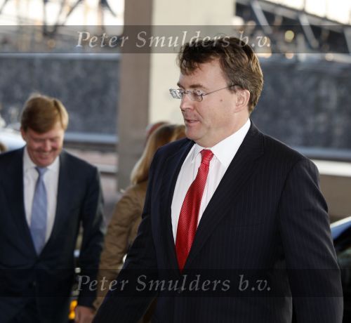 Amsterdam 16 december 2009
Uitreiking prins Claus prijzen in het ij theater. Aanwezig zijn Koningin Beatrix Prins Willem Alexander prinses Maxima prins Friso Mabel Wisse Smit prins Constantijn en Prinses Laurentien.
Peter Smulders bv
