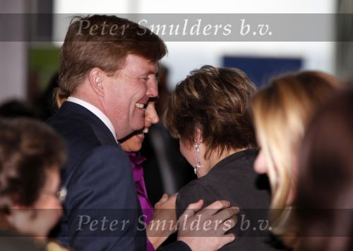 Amsterdam 16 december 2009
Uitreiking prins Claus prijzen in het ij theater. Aanwezig zijn Koningin Beatrix Prins Willem Alexander prinses Maxima prins Friso Mabel Wisse Smit prins Constantijn en Prinses Laurentien.
Peter Smulders bv