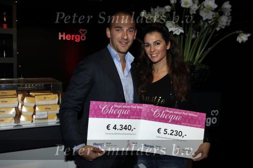 Amsterdam 14 december 2009
Presentatie nieuwe creme van La Mer op de miljonairfair. Ralph de Vries overhandigt namens Hergo cheque aan Quincy trustfull voor Pink Ribbon
Peter Smulders bv