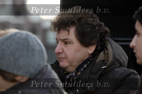 Amsterdam 13 december 2009
Rene Froger en zijn zussen en kinderen Natasja Danny Maxim en Didier hangen foto\'sn (sterren) van Bollen jan en Mien in de grote kerstboom bij de stopera.
Peter Smulders bv