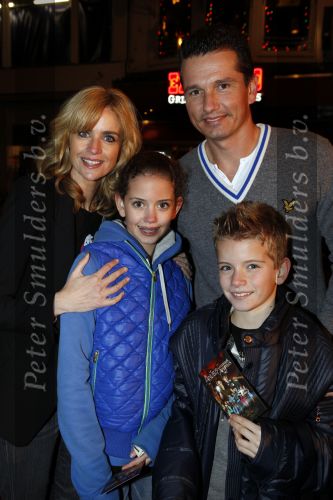 Amsterdam 14 december 2009
Premiere Anubis en de wraak van Argnus in Tuschinski. daphne Deckers en Richard Krajicek met hun kinderen Alec en Emma
Peter Smulders bv