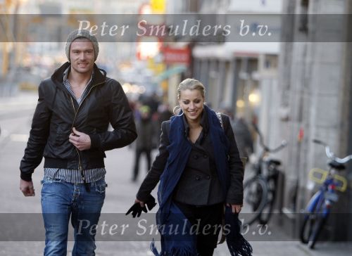 Amsterdam 15 december 2009
Ron Flink en  Daphne Flint op straat in Amsterdam.
Peter Smulders bv