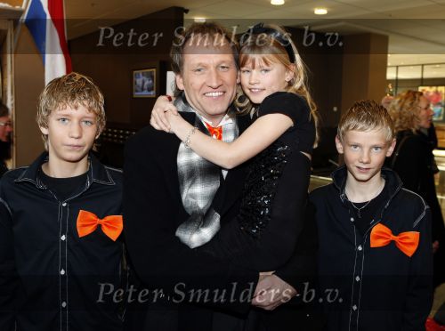 Leeuwarden 13 december 2009
Premiere helden van 1963 in het WTC. Steven de Jong met zijn kinderen
Peter Smulders bv