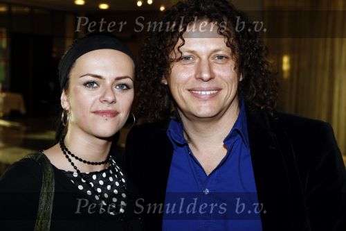 Leeuwarden 13 december 2009
Premiere helden van 1963 in het WTC. Syb v d Ploeg met zijn vriendin Miriam (twarres)
Peter Smulders bv