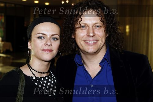 Leeuwarden 13 december 2009
Premiere helden van 1963 in het WTC. Syb v d Ploeg met zijn vriendin Miriam (twarres)
Peter Smulders bv