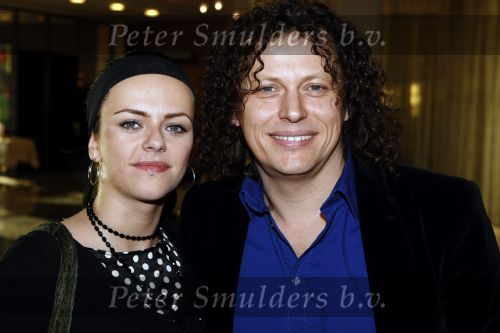 Leeuwarden 13 december 2009
Premiere helden van 1963 in het WTC. Syb v d Ploeg met zijn vriendin Miriam (twarres)
Peter Smulders bv