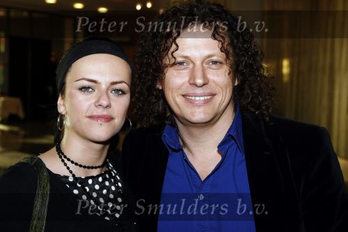 Leeuwarden 13 december 2009
Premiere helden van 1963 in het WTC. Syb v d Ploeg met zijn vriendin Miriam (twarres)
Peter Smulders bv