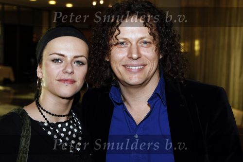 Leeuwarden 13 december 2009
Premiere helden van 1963 in het WTC. Syb v d Ploeg met zijn vriendin Miriam (twarres)
Peter Smulders bv