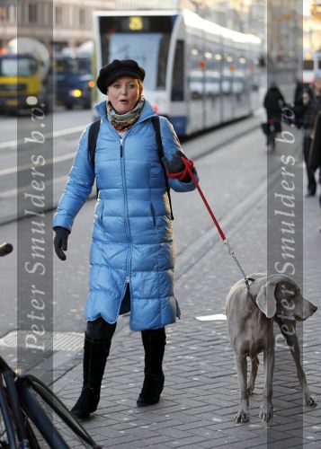 Amsterdam 15 december 2009
Vera Mann aan het wandelen met haar hond.
Peter Smulders bv