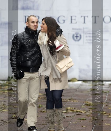 Milaan 21 december 2009
Wesley Sneijder en zijn vriendin  Yolanthe Cabau v Kasbergen shoppend in Milaan. Ze wonen in een parchtig appartement in het centrum van Milaan.
Peter Smulders bv