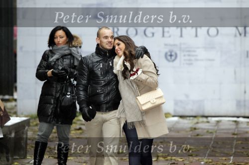 Milaan 21 december 2009
Wesley Sneijder en zijn vriendin  Yolanthe Cabau v Kasbergen shoppend in Milaan. Ze wonen in een parchtig appartement in het centrum van Milaan.
Peter Smulders bv